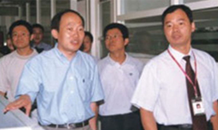 中國房地產(chǎn)估價(jià)師學(xué)會(huì)副會(huì)長兼秘書長柴強(qiáng)在公司視察